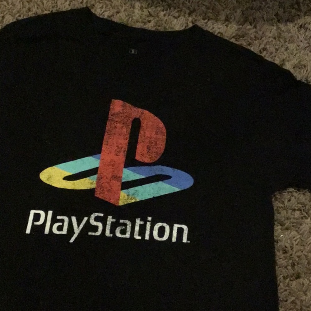 Men’s Small PlayStation tshirt